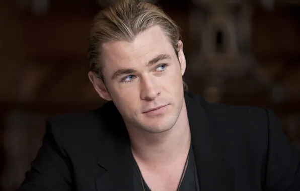 Look, male, Chris Hemsworth