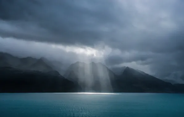 Picture storm, New Zealand, Queenstown, Lake Wakatipu, spotlight