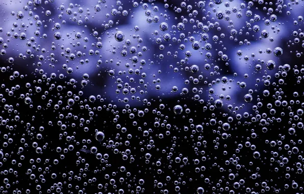 Water, the dark background, air bubbles