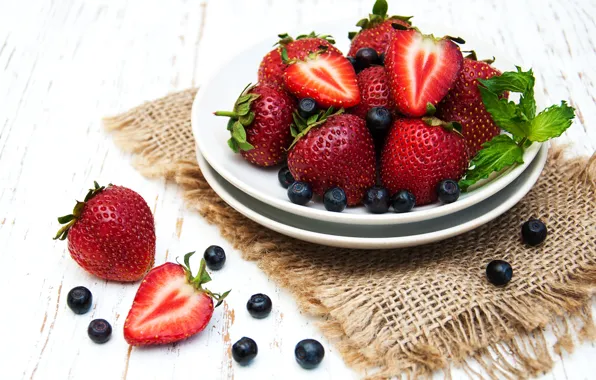 Berries, blueberries, strawberry, plate, ripe, Olena Rudo