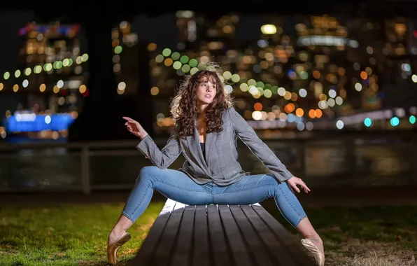 Girl, the city, Erke