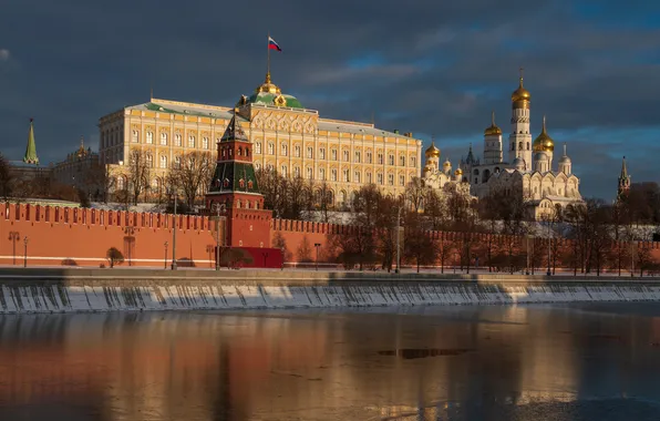 Picture river, wall, Moscow, temple, Russia, promenade, The Moscow river, Cathedral of the Archangel