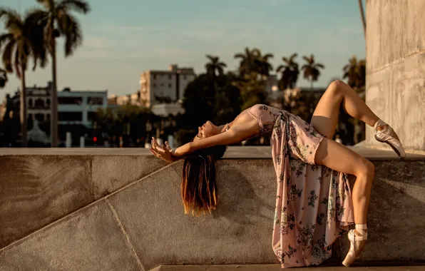 Picture girl, the city, Marite