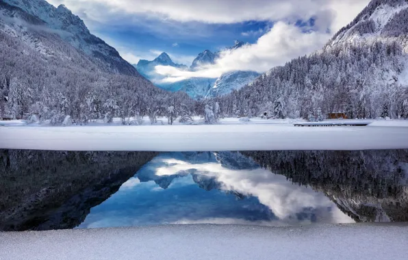 Picture Slovenia, Lake Jasna, Icy reflections
