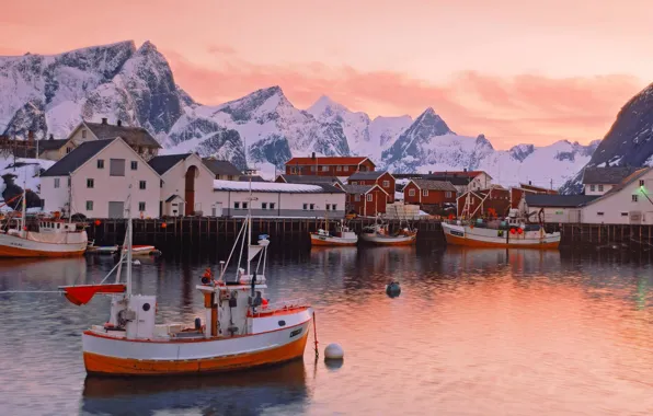 Water, mountains, home, boats, water, mountains, houses, boats