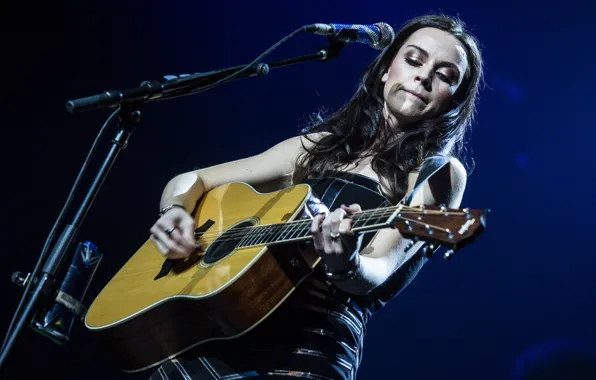 Picture guitar, musician, Amy Macdonald, vocals, solo performer