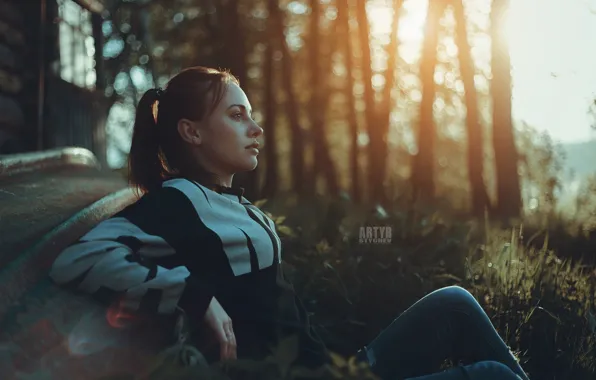 The sun, trees, pose, model, portrait, jeans, makeup, hairstyle