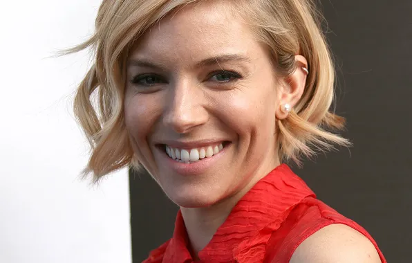 Close-up, smile, makeup, actress, hairstyle, blonde, photographer, Sienna Miller