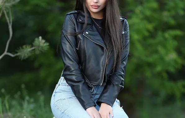 Jeans, Hair, Brunette, Feet, Jacket, Sitting