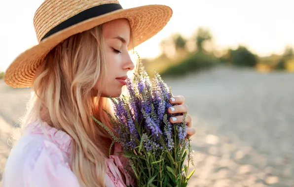 Picture sand, girl, light, flowers, face, shore, portrait, bouquet