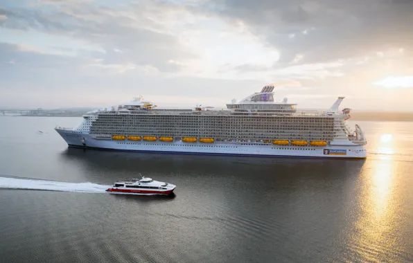 The sun, White, Liner, Board, The ship, Passenger, Huge, Passenger liner