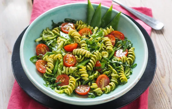 Peas, tomatoes, sauce, pasta