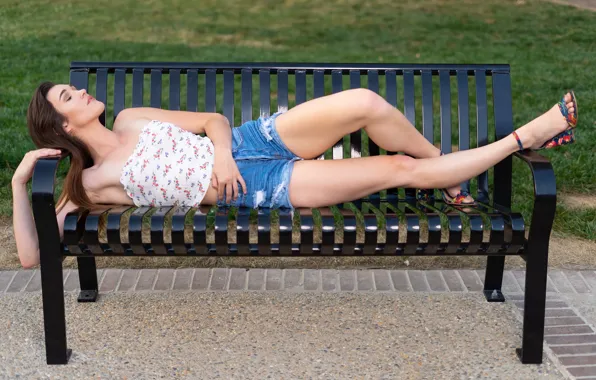 Picture girl, Jennifer, bench