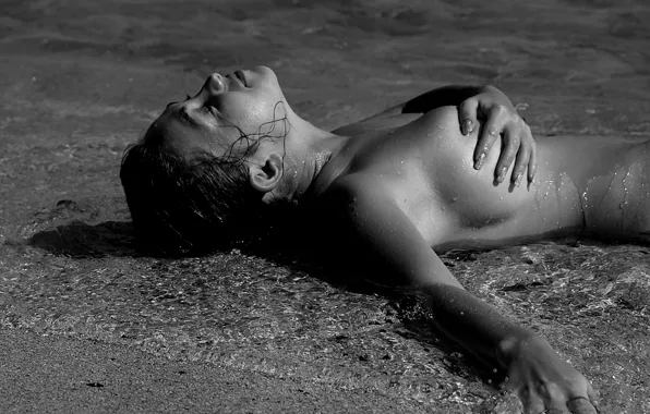 Sand, sea, Nude