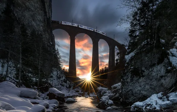 Picture winter, forest, the sun, rays, snow, landscape, sunset, mountains