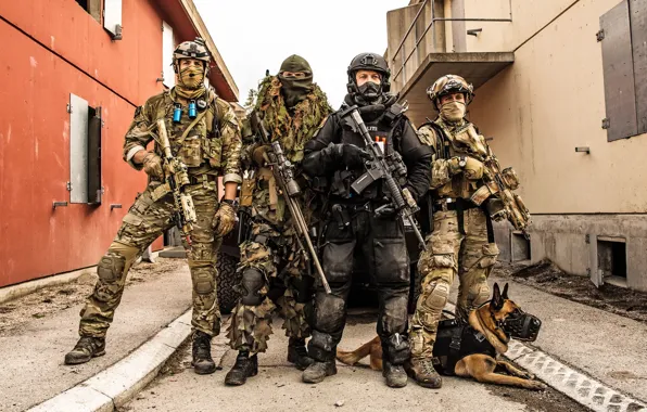 Picture weapons, dog, Norwegian Special Forces