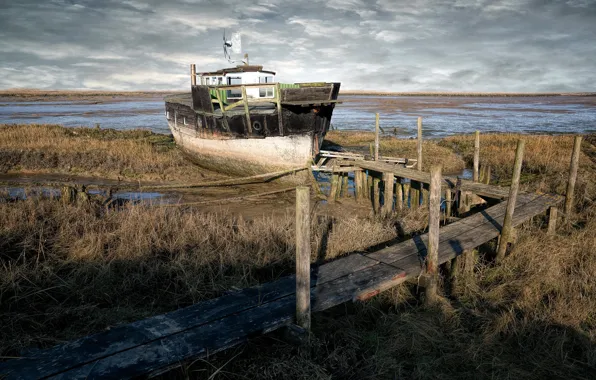 Bridge, ship, stranded