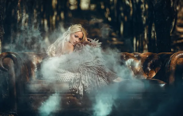 BLONDE, LOOK, SMOKE, SOFA, PLAID, FOG