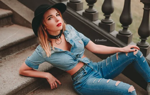 Picture blouse, hat, model, women, jeans, blonde, sitting, necklace