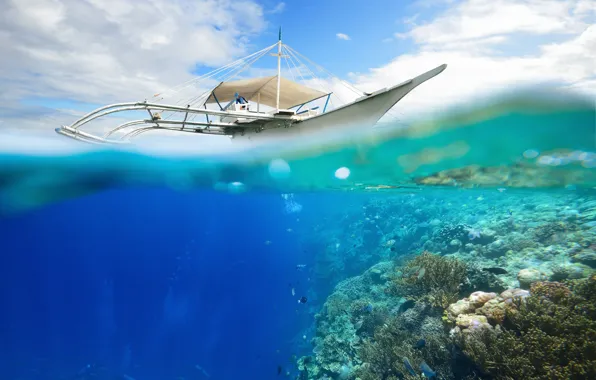 Picture the sky, water, clouds, boat, coral reefs