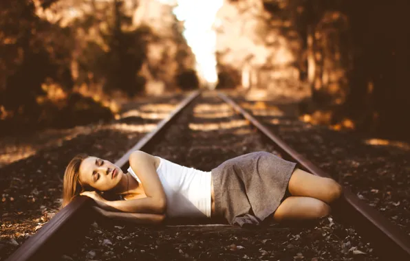 Picture girl, the situation, railroad