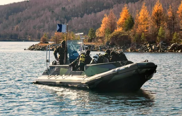 Boat, divers, training