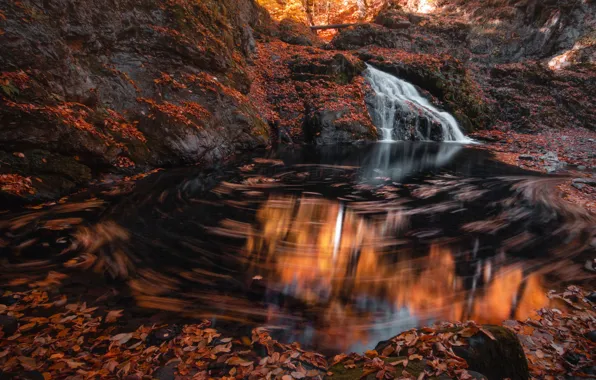 Wallpaper light, reflection, waterfall, shore, pond, foliage, rocks, autumn