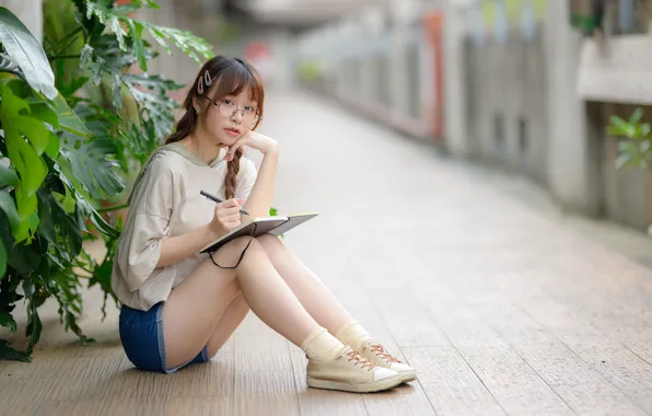 Shorts, Asian, T-shirt, Feet, Braid, Notepad, Sitting