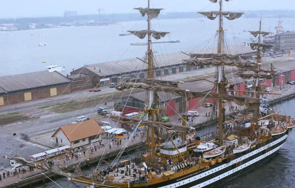 Amsterdam, 1985, The Italian Navy, Amerigo Vespucci, training sailboat