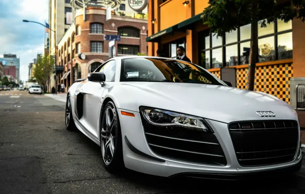 The city, Audi, street