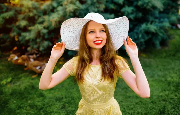Picture smile, hat, Kira