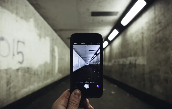 Picture light, photo, iPhone, corridor, fingers