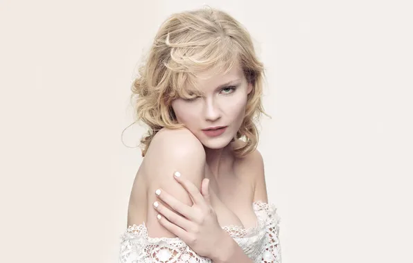 Pose, white, shoulder