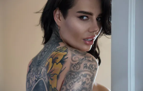 Picture tattoo, lips, shoulders, Jack Russell