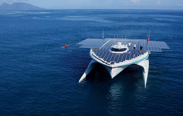 Picture ship, battery, Planetsolar