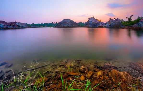 The sky, clouds, lake, stones
