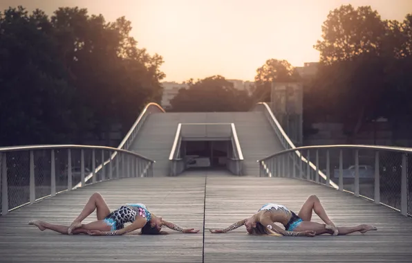 Bridge, the city, grace, costumes, gymnasts