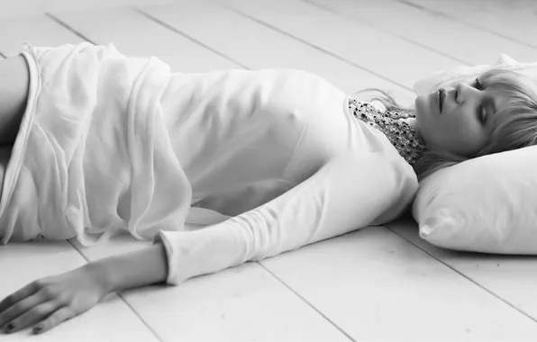 Girl, Kirsten Dunst, actress, black and white photo, Kirsten Dunst
