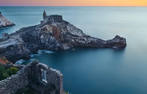 Picture sea, castle, rocks