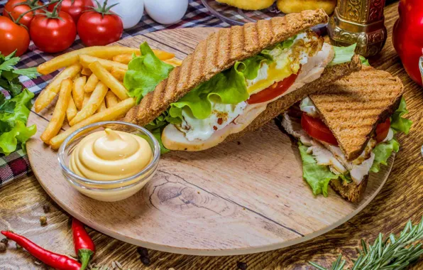 Bread, pepper, tomato, sauce, sandwich, salad, French fries