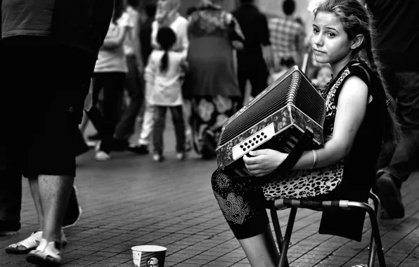 Picture street, girl, accordion