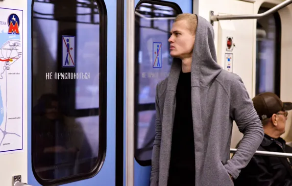 Metro, Guy, blonde