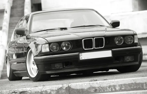 Picture BMW, black and white, dark red, E32