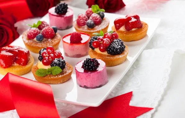 Berries, raspberry, blueberries, strawberry, cake, cake, dessert, currants