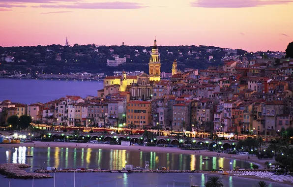 Water, lights, promenade