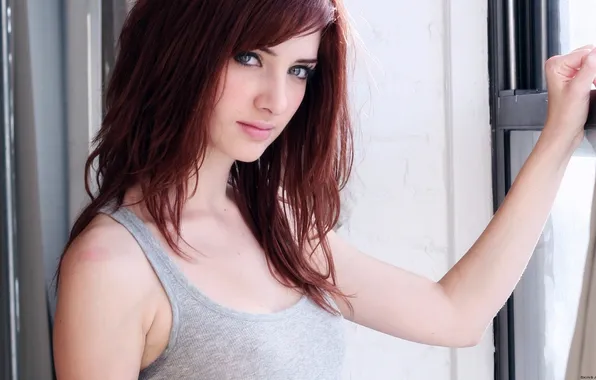 Picture model, red, Susan Coffey