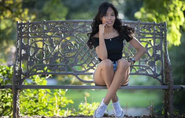 Picture girl, bench, Majda