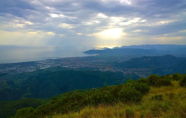 Picture sea, forest, grass, clouds, rays, mountains, the city, Italy