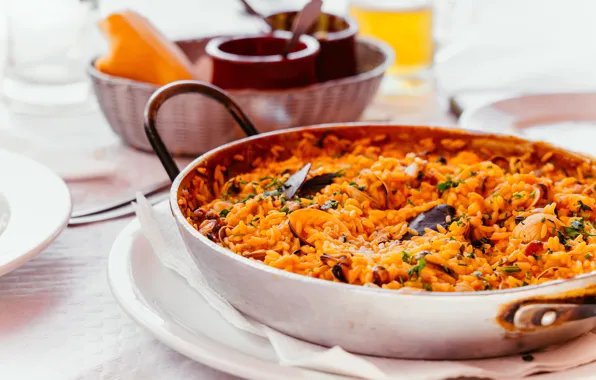 Figure, mussels, shellfish, paella
