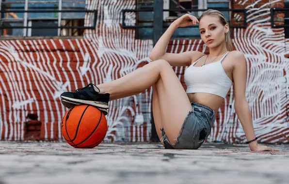Shorts, The ball, Mike, Feet, Sitting